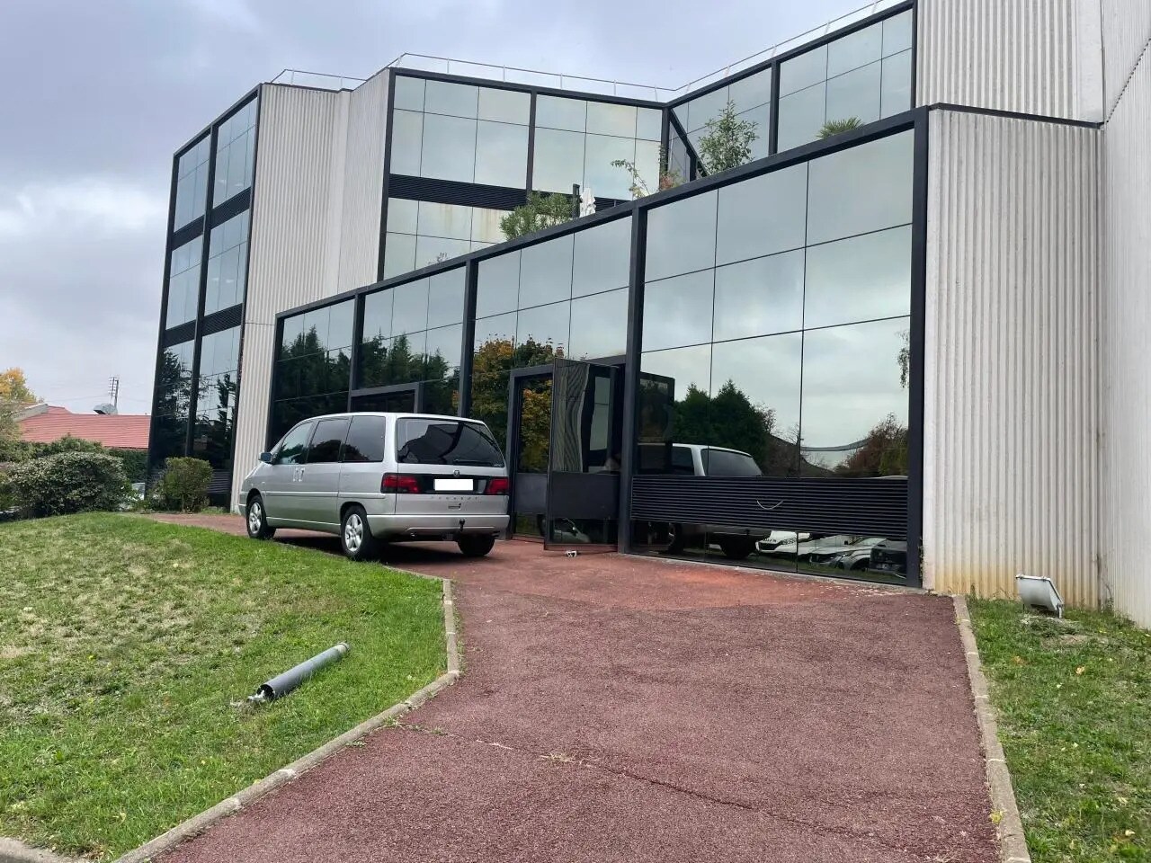 Local d'activités dans Argenteuil à vendre Photo du bâtiment- Image 1 de 12