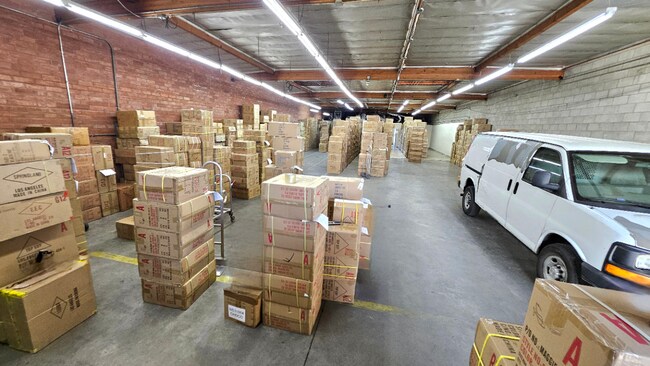 Plus de détails pour 950 E Pico Blvd, Los Angeles, CA - Industriel à louer