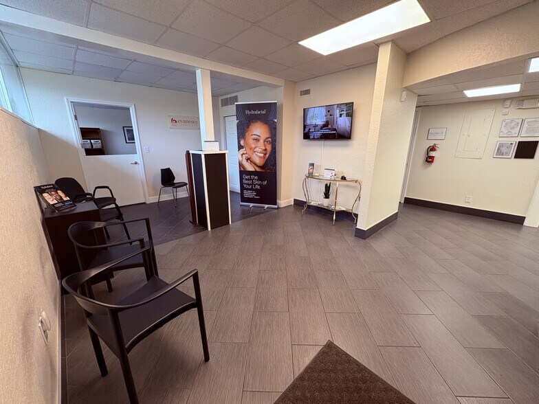 1201 S Highland Ave, Clearwater, FL à louer - Photo du bâtiment - Image 3 de 18
