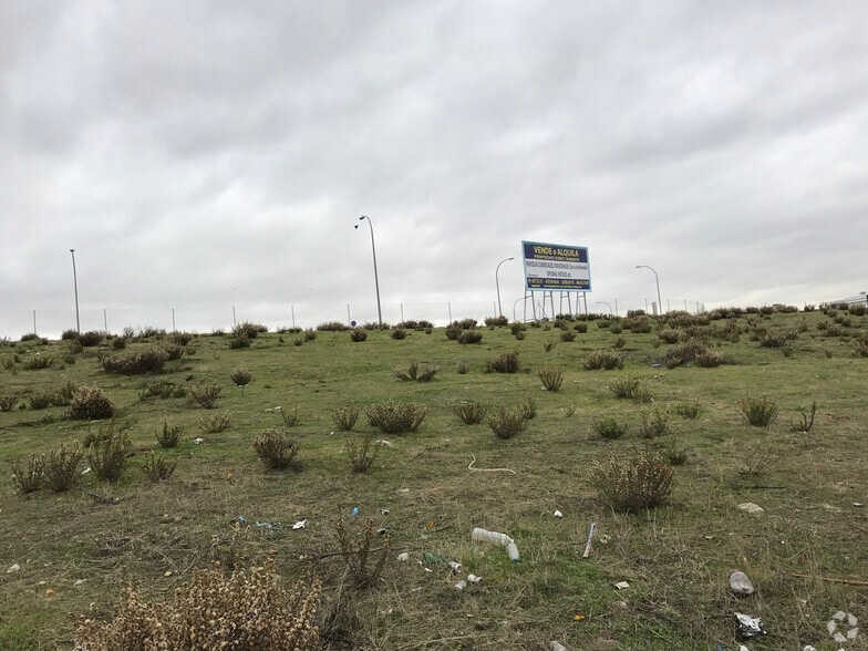 Calle Perales del Río, Madrid, Madrid for lease - Building Photo - Image 1 of 2