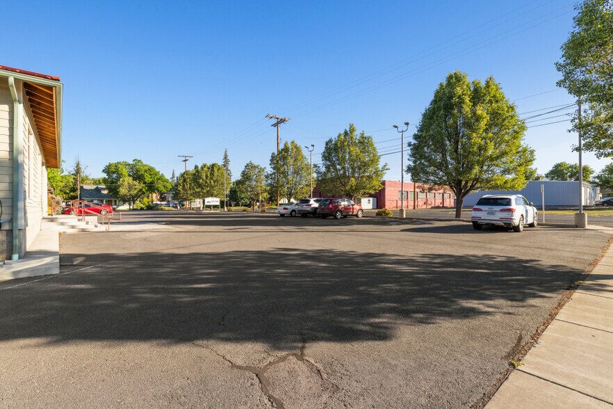 422 S 5th St, Klamath Falls, OR à vendre - Photo du bâtiment - Image 3 de 52