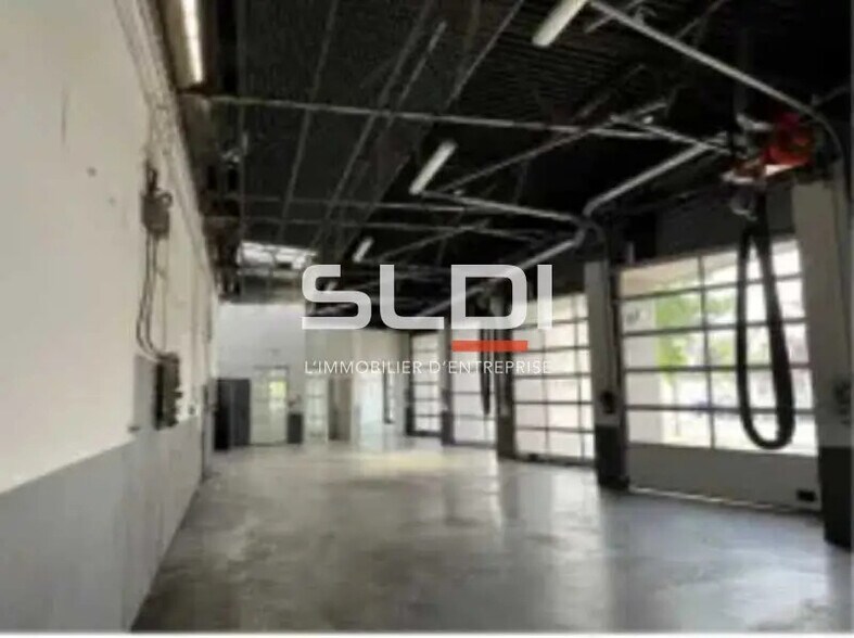 Office in Vénissieux for lease - Interior Photo - Image 1 of 5