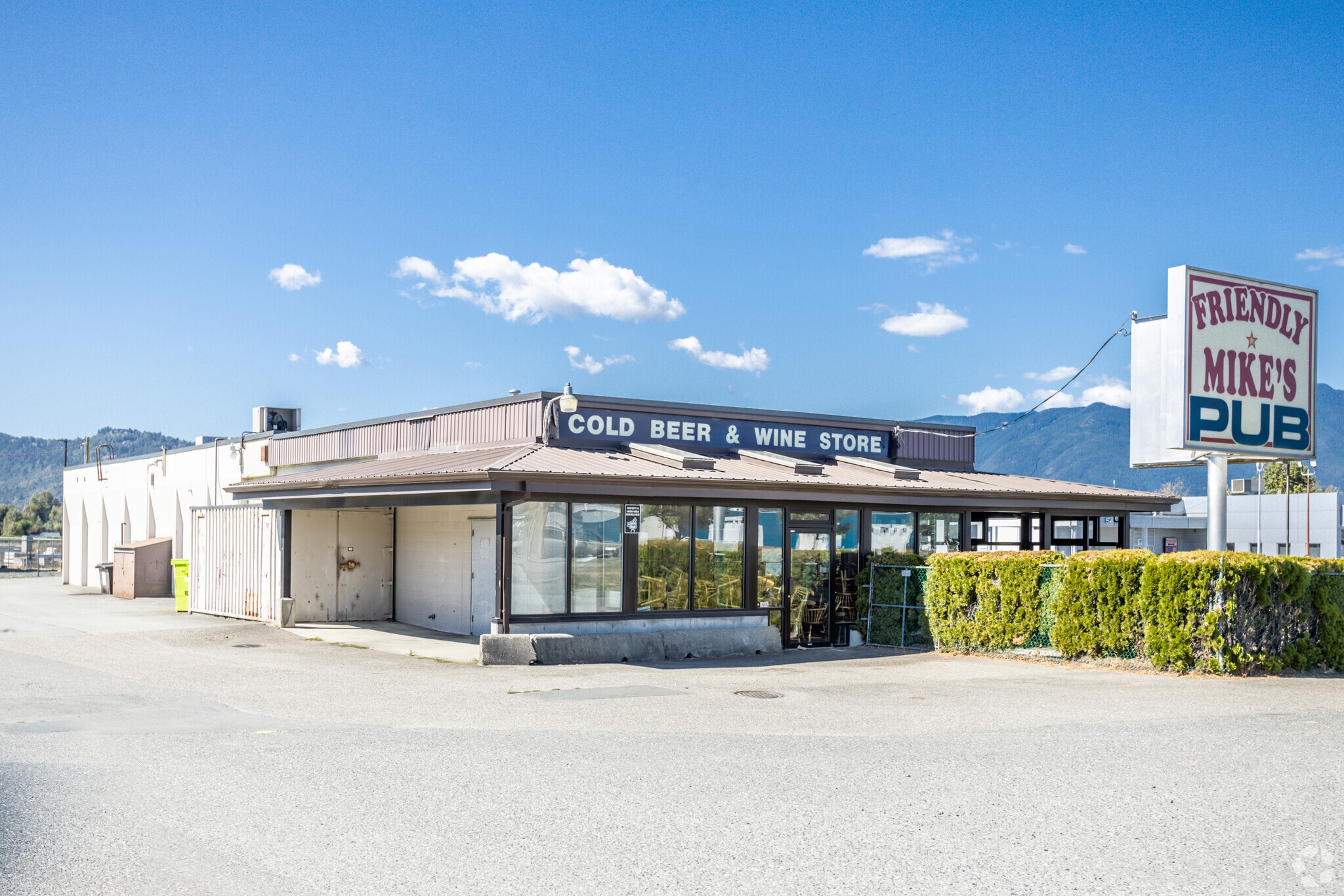 8247 Young Rd, Chilliwack, BC à vendre Photo principale- Image 1 de 1