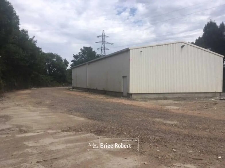 Flex in Lozanne for lease - Building Photo - Image 2 of 17