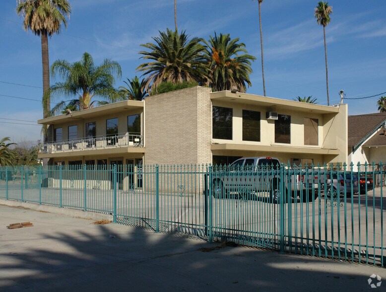 813 N D St, San Bernardino, CA à vendre - Photo du bâtiment - Image 3 de 7