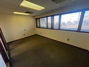 1-11 Jocama Blvd, Old Bridge, NJ à louer Photo intérieure- Image 2 de 4