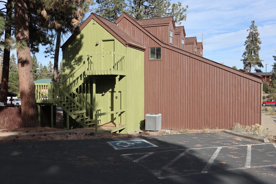 345 SW Century Dr, Bend, OR à louer - Photo du bâtiment - Image 2 de 2