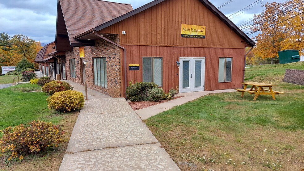 33 Basin Rd, West Hurley, NY à louer - Photo du bâtiment - Image 2 de 15