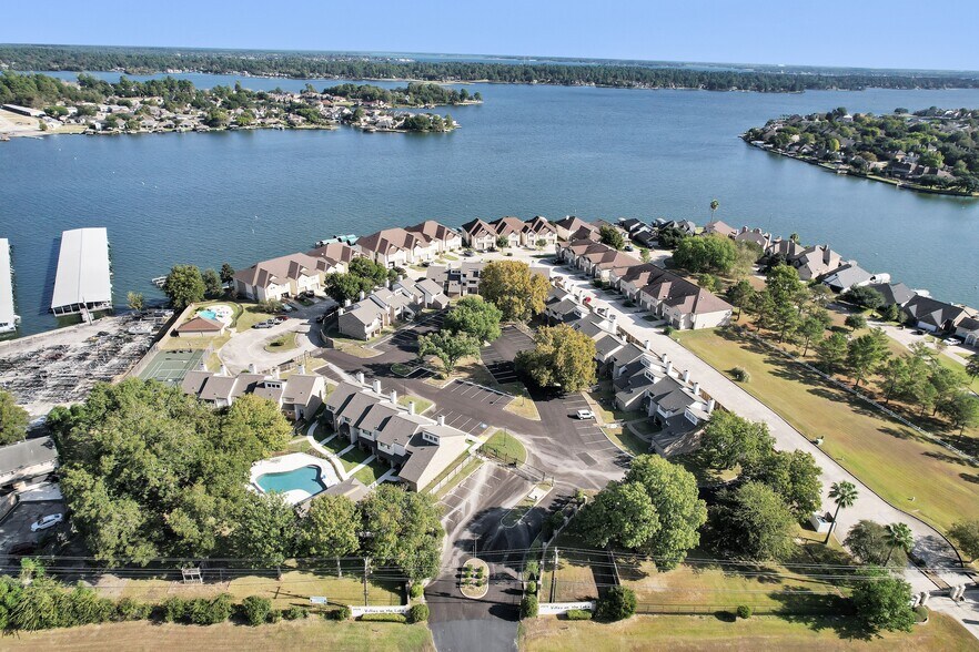 17578 Highway 105, Montgomery, TX à vendre - Photo du bâtiment - Image 1 de 38