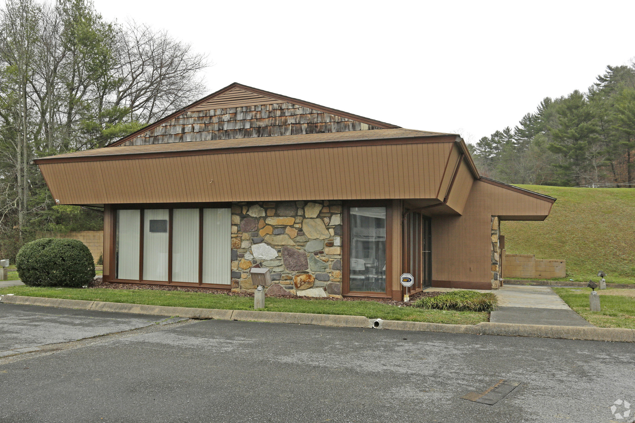 4006 Unicoi Dr, Unicoi, TN for sale Primary Photo- Image 1 of 1