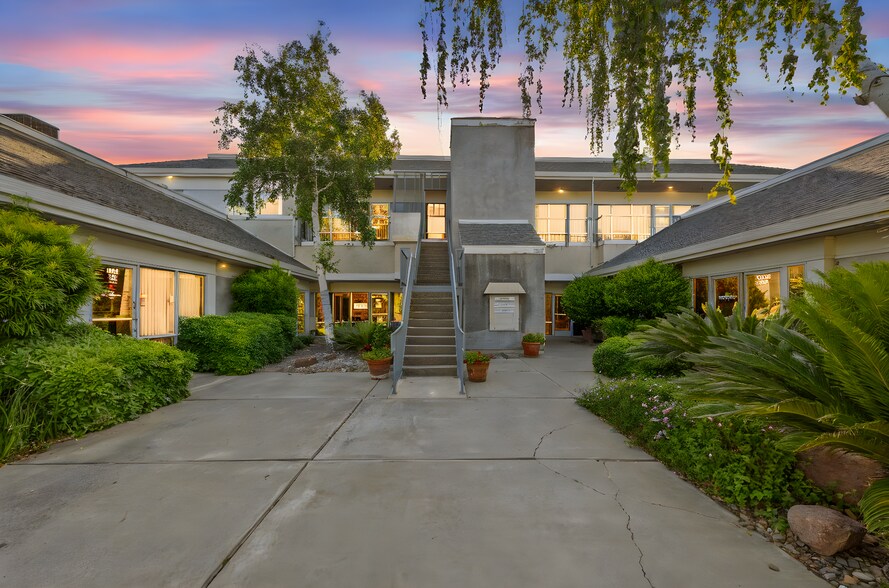 250 W Main St, Woodland, CA à louer - Photo du bâtiment - Image 3 de 63