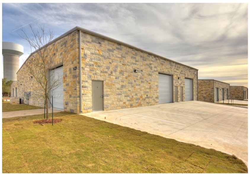 720 South Bell Blvd, Cedar Park, TX à louer - Photo du bâtiment - Image 2 de 16