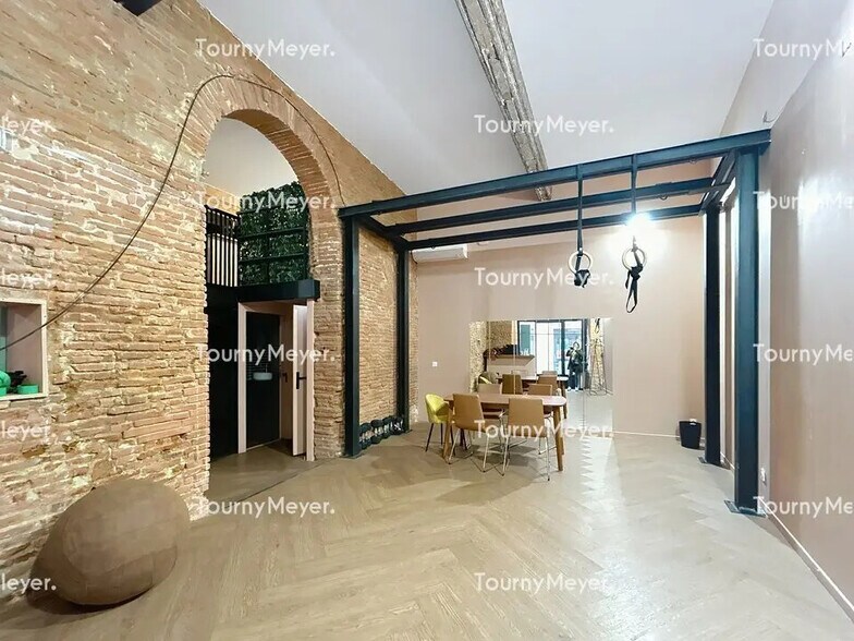 Retail in Toulouse for lease - Building Photo - Image 3 of 5