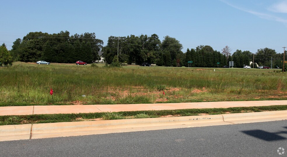 1005 Stadium Dr, Wake Forest, NC à louer - Photo du bâtiment - Image 2 de 3