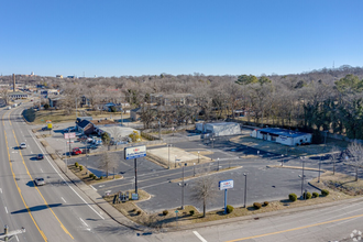 997 S Riverside Dr, Clarksville, TN for sale Building Photo- Image 1 of 8