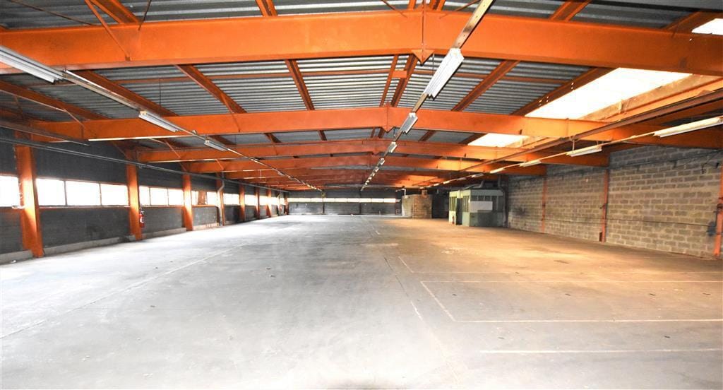 Avenue Du Château, SAINT-OUEN-L'AUMONE for lease Building Photo- Image 1 of 9
