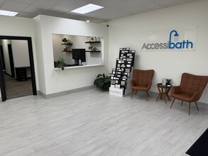 14815 Chain Lake Rd, Monroe, WA for lease Interior Photo- Image 2 of 12