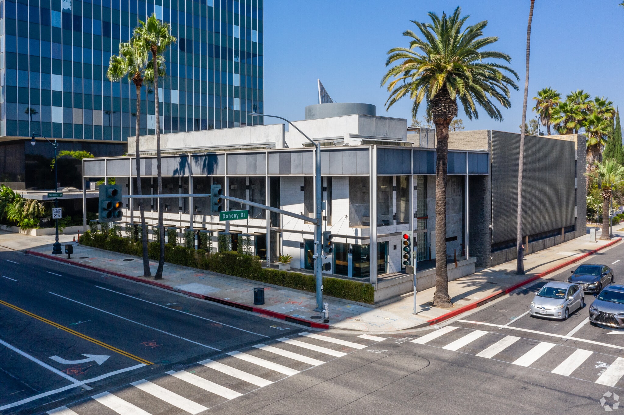 9101 Wilshire Blvd, Beverly Hills, CA à louer Photo du bâtiment- Image 1 de 3