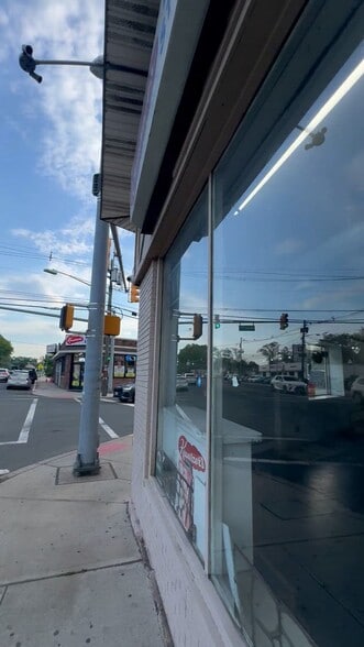 978 Saint Georges Ave, Rahway, NJ for lease - Commercial Listing Video - Image 2 of 8