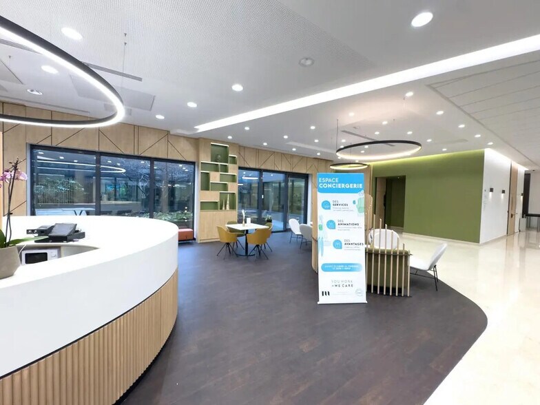 2-4 Avenue François Mitterrand, Saint-Denis à louer - Photo du bâtiment - Image 3 de 15