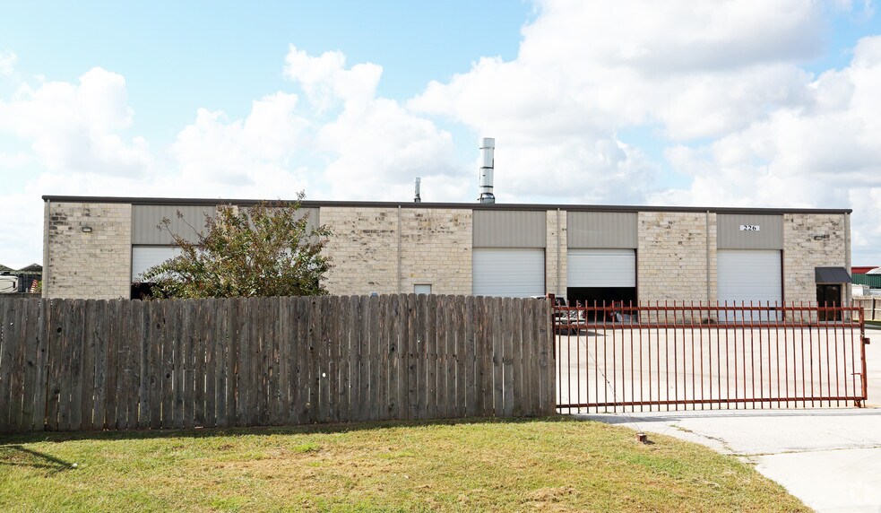 226 Weldon Johnson Way, Kyle, TX à louer - Photo du bâtiment - Image 3 de 5
