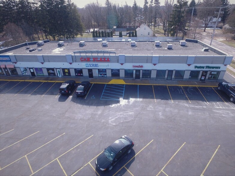 3233 W Saginaw Hwy, Lansing, MI for lease - Building Photo - Image 1 of 4