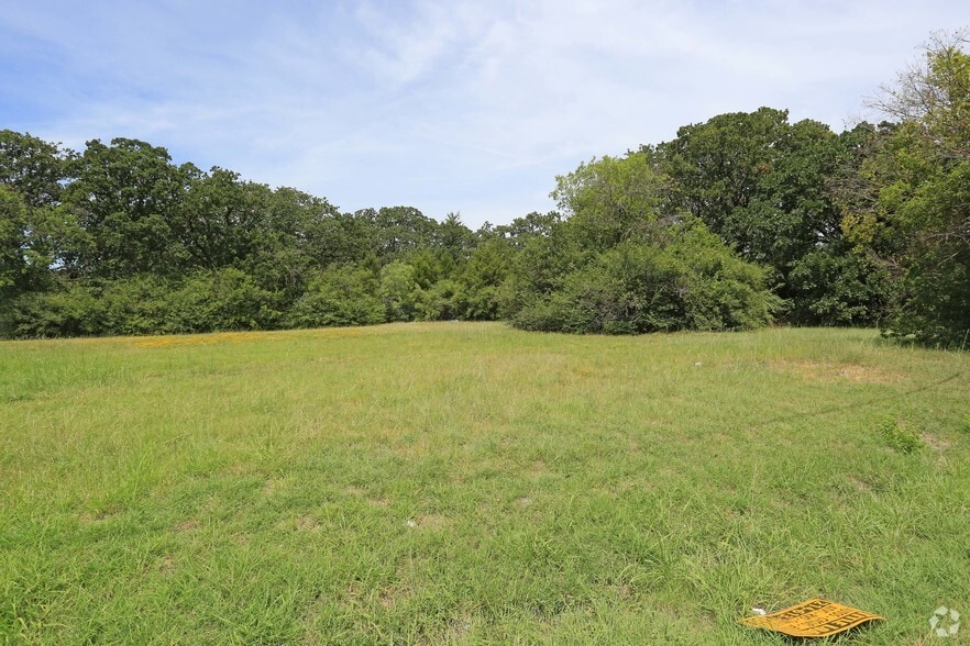 2429 Hickory Tree Rd, Balch Springs, TX for sale - Primary Photo - Image 2 of 10