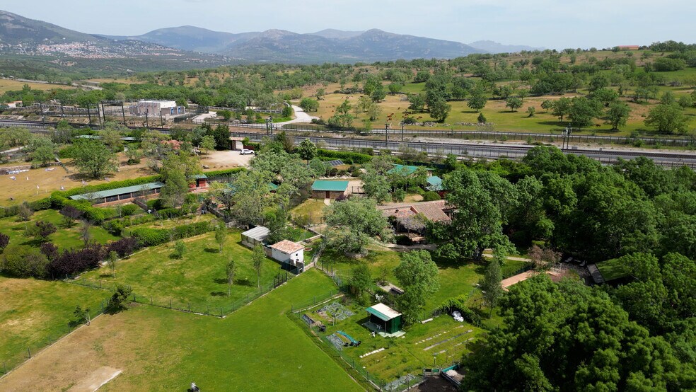 Terrain dans Miraflores de la Sierra, Madrid à vendre - Photo du bâtiment - Image 3 de 10
