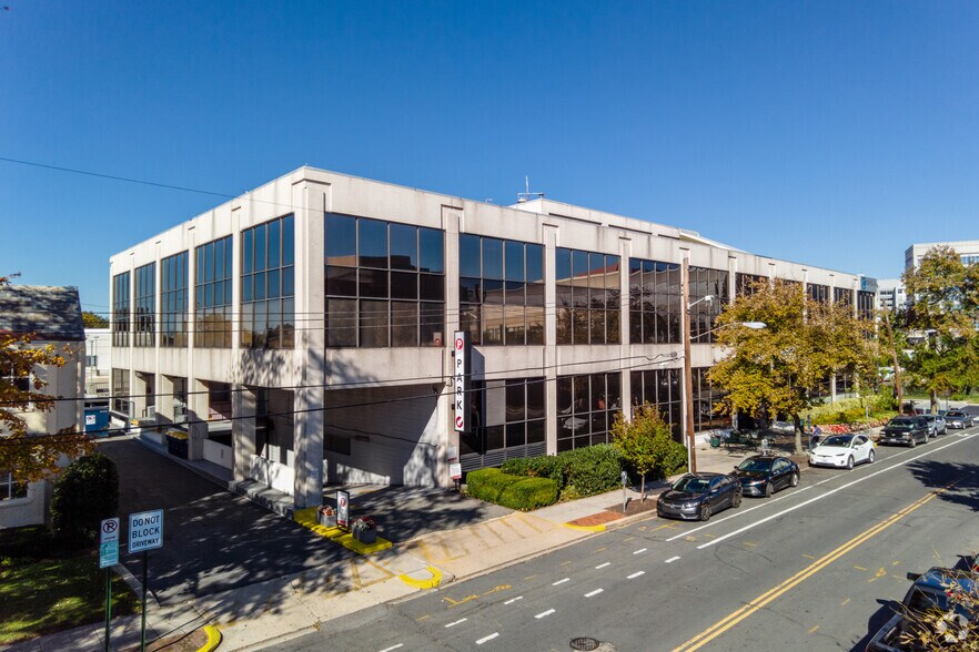 4400 Jenifer St NW, Washington, DC à louer - Photo du bâtiment - Image 2 de 5