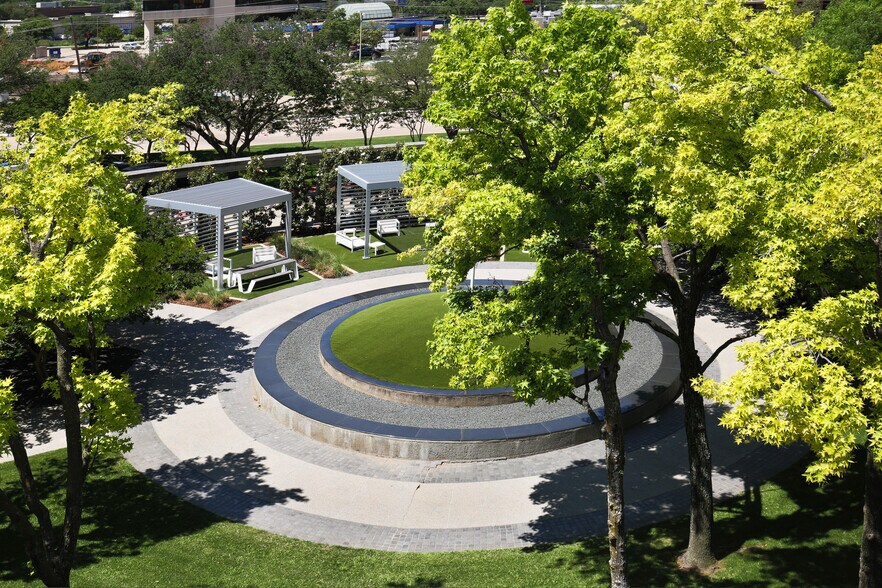 17304 Preston Rd, Dallas, TX à louer - Photo du bâtiment - Image 3 de 12