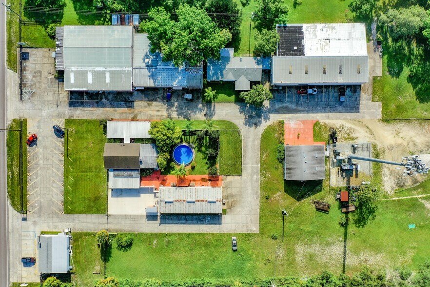 9226 Denton Ave, Hudson, FL à vendre - Photo du bâtiment - Image 3 de 39