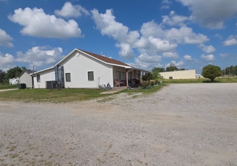 607 W Gene Lathrop Dr, Sheldon, MO for sale - Building Photo - Image 3 of 3