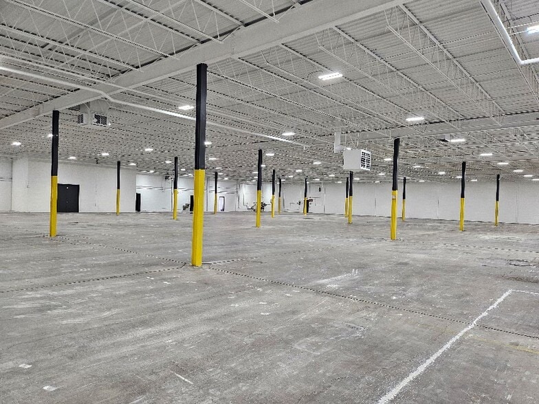 13310 Industrial Park Blvd, Plymouth, MN for sale - Interior Photo - Image 3 of 6