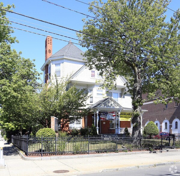 944 Fairfield Ave, Bridgeport, CT à louer - Photo principale - Image 1 de 15