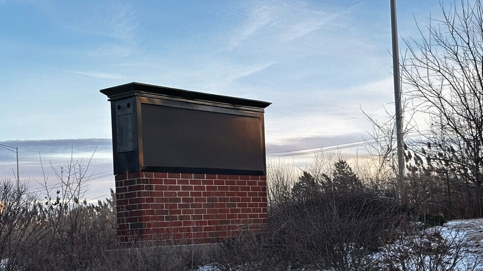 1386 Butterfield Rd, Aurora, IL à louer - Photo du bâtiment - Image 3 de 6
