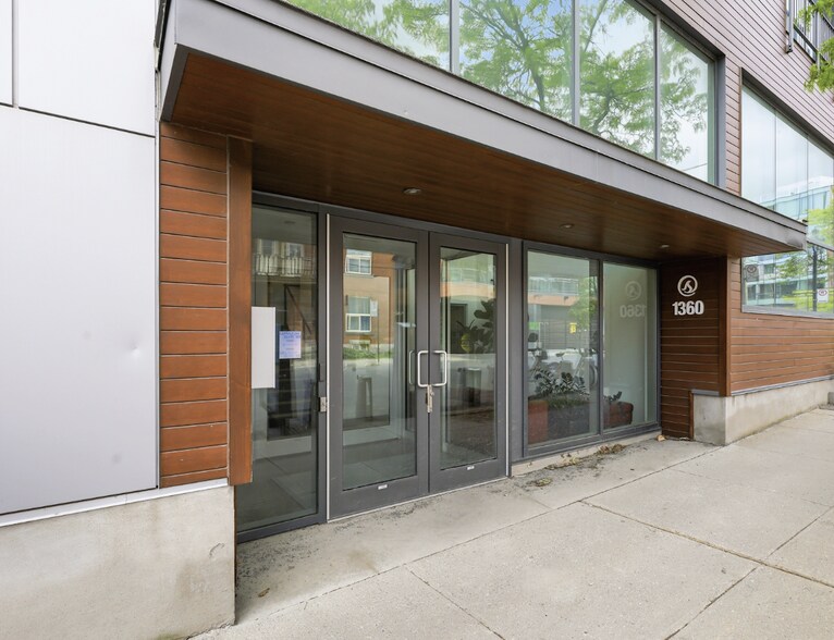 1360 Rue Ropery, Montréal, QC à louer - Photo du bâtiment - Image 2 de 16