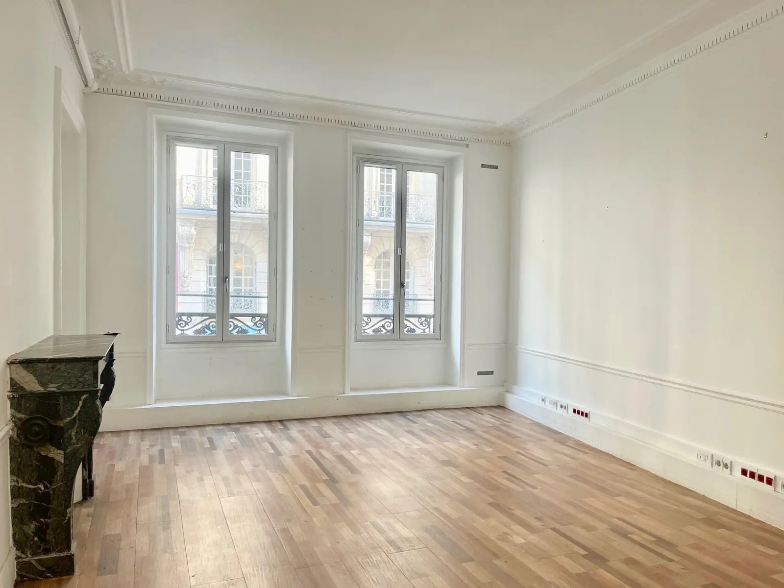 Office in Paris for lease Interior Photo- Image 1 of 10