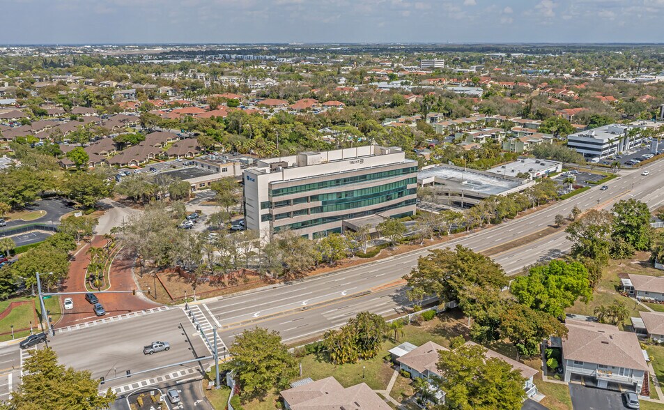 12751 New Brittany Blvd, Fort Myers, FL à louer - Photo du bâtiment - Image 3 de 14