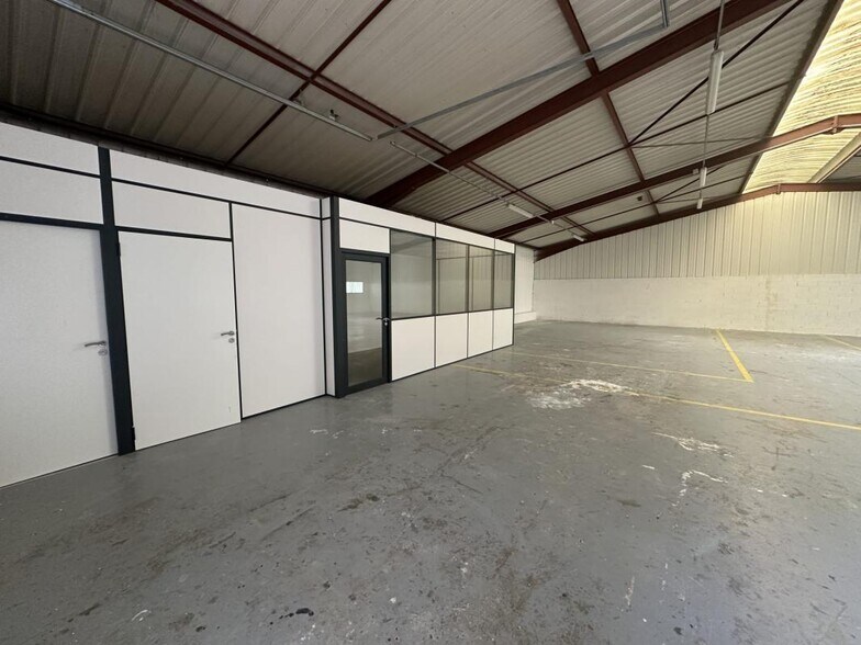 Industrial in Gasville-Oisème for lease - Interior Photo - Image 2 of 38