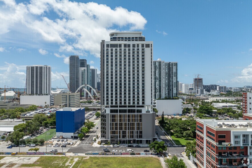 1642 NE 1st Ave, Miami, FL à louer - Photo du bâtiment - Image 3 de 5