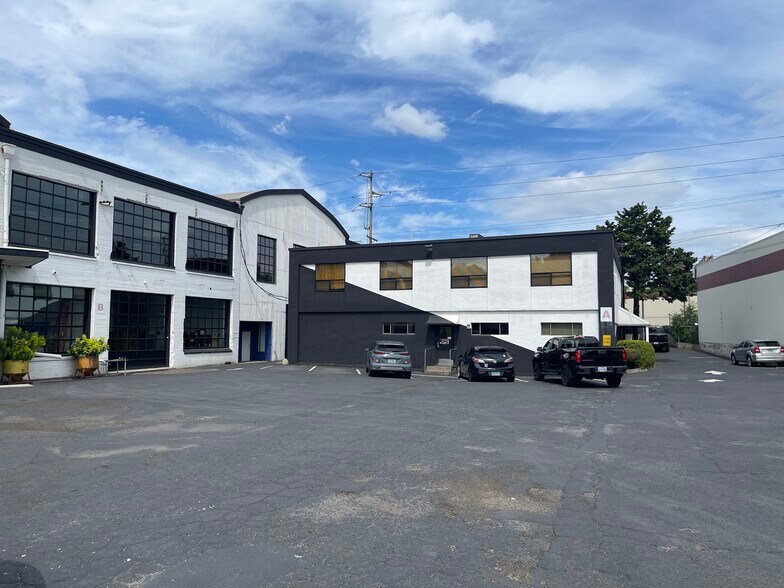 866-900 N Columbia Blvd, Portland, OR à vendre - Photo du bâtiment - Image 3 de 6