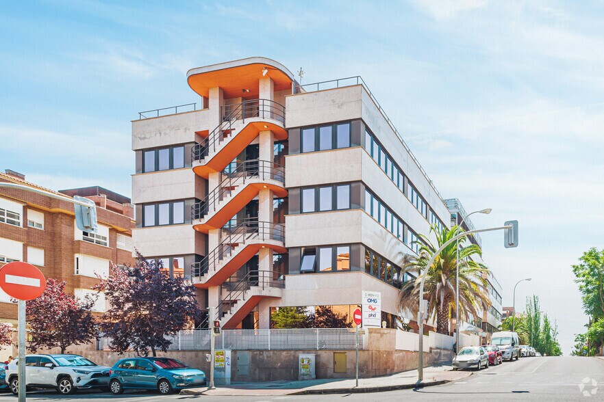 Calle de Mesena, 22, Madrid, Madrid à louer - Photo du bâtiment - Image 3 de 3