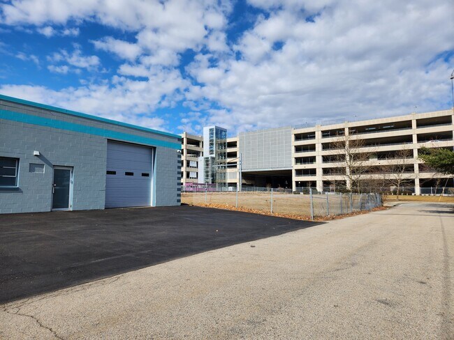 Plus de détails pour 103 Glenham Ave, Warwick, RI - Industriel à vendre