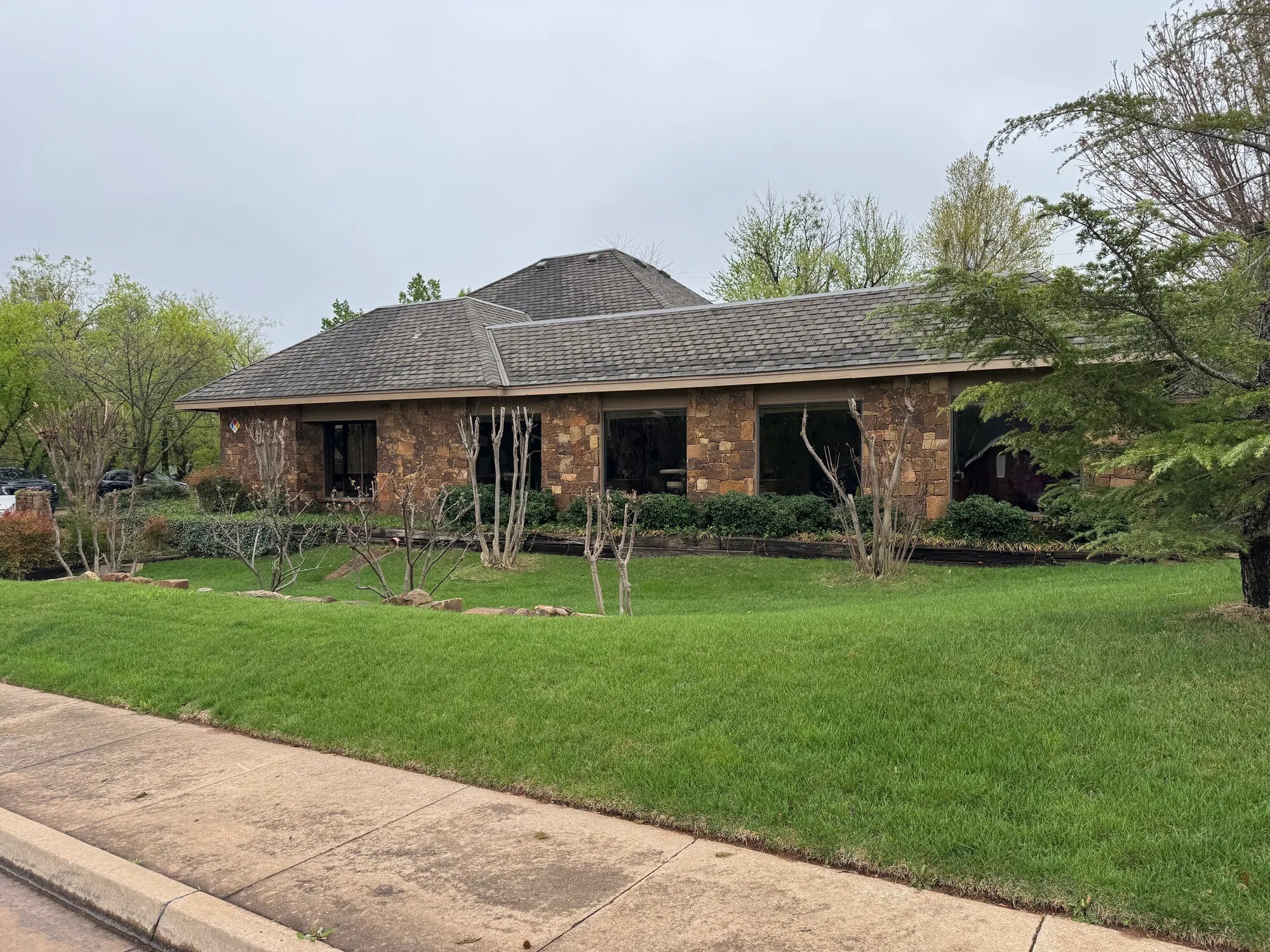 218 E 10th Street Plz, Edmond, OK for sale Building Photo- Image 1 of 25