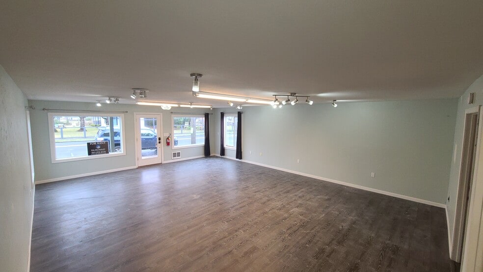 417 S Holladay Dr, Seaside, OR for lease - Building Photo - Image 2 of 9