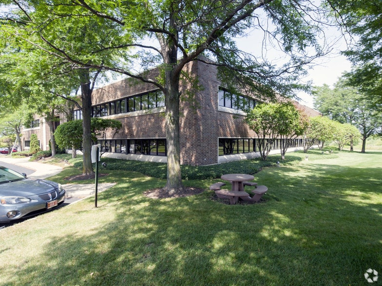 1100 Corporate Dr, McHenry, IL for lease - Primary Photo - Image 3 of 18