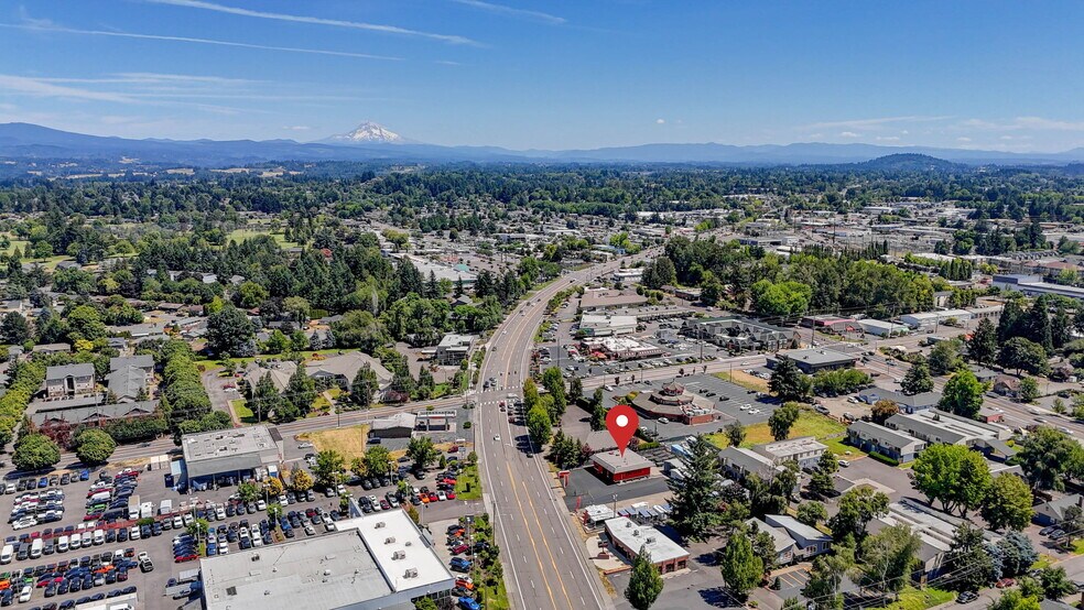 786 NE Burnside Rd, Gresham, OR à vendre - Photo du bâtiment - Image 3 de 25