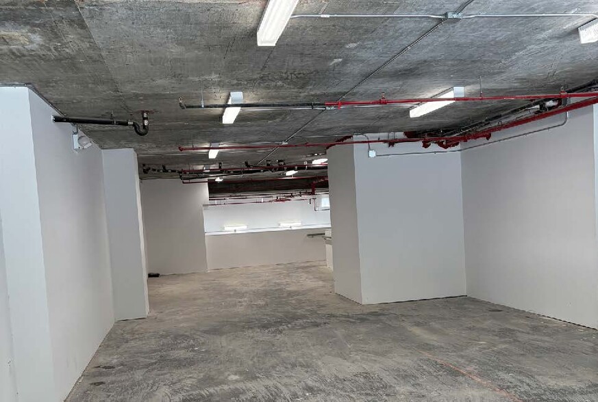 175 Chrystie St, New York, NY for lease - Interior Photo - Image 3 of 8