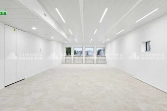 Office in Paris for lease Interior Photo- Image 1 of 12