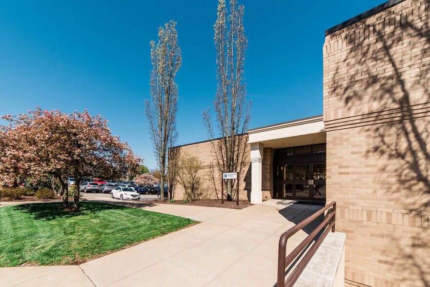 500 Commonwealth Dr, Warrendale, PA à louer - Photo du bâtiment - Image 2 de 14